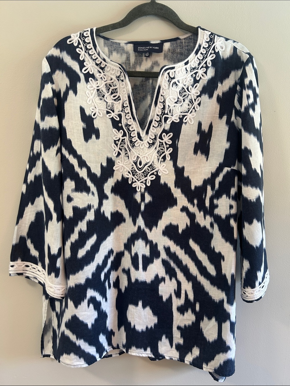 Jones New York Navy and White Linen Embroidered V-Neck Tunic Top